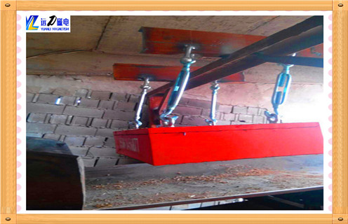 浙江懸掛式永磁除鐵器,永磁除鐵器批發(fā) 浙江懸掛式永磁除鐵器,永磁除鐵器批發(fā)