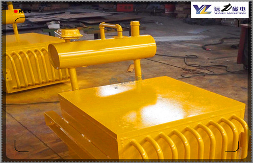 油冷電磁除鐵器，澳門油浸自冷自卸式電磁除鐵器RCDF-12構(gòu)造電氣工作原理_澳門油浸自冷自卸式電磁除鐵器RCDF-12加多少號(hào)油_選型 