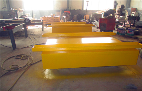 永磁自卸式除鐵器，湖南訂購(gòu)永磁自卸式除鐵器_如何卸鐵國(guó)家標(biāo)準(zhǔn)安裝工作視頻_湖南訂購(gòu)永磁自卸式除鐵器型號(hào)